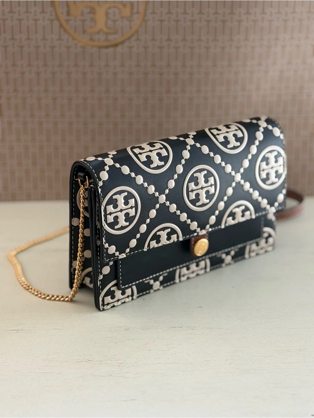 TORY BURCH T Monogram Chain Wallet Crossbody in Black /New Cream NWT